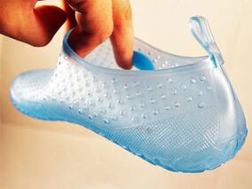 Chaussures sur mesure pour lieux publics pour prévenir l'apparition de verrues plantaires
